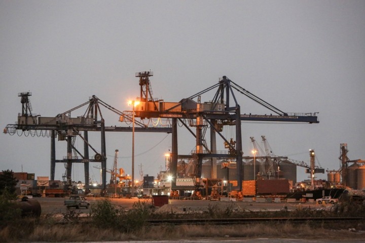 ۱۵ فروند کشتی حامل نهاده‌های دامی در بندر امیرآباد پهلو گرفت